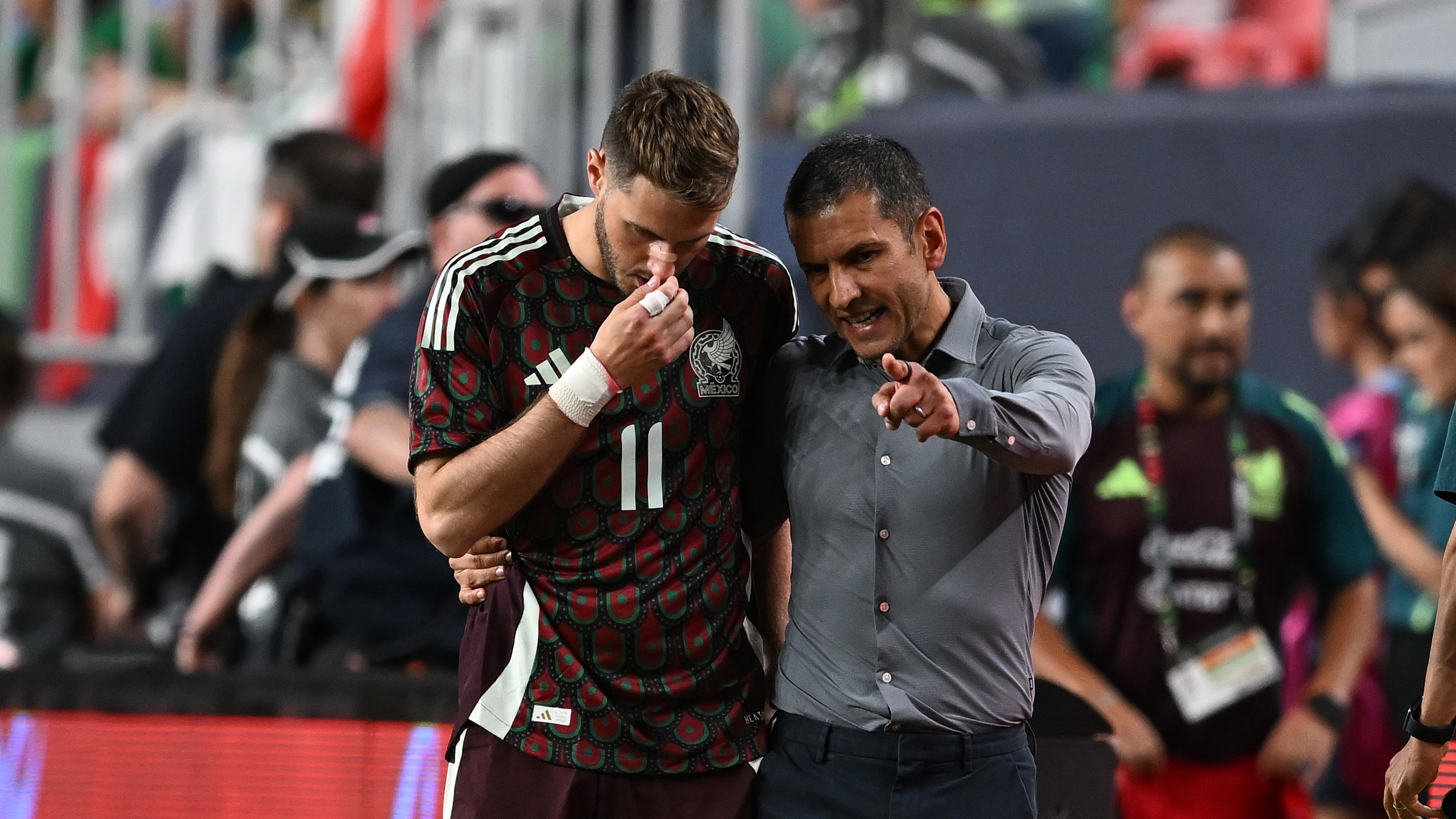 Santiago Giménez no ha rendido como se esperaba en Selección mexicana.