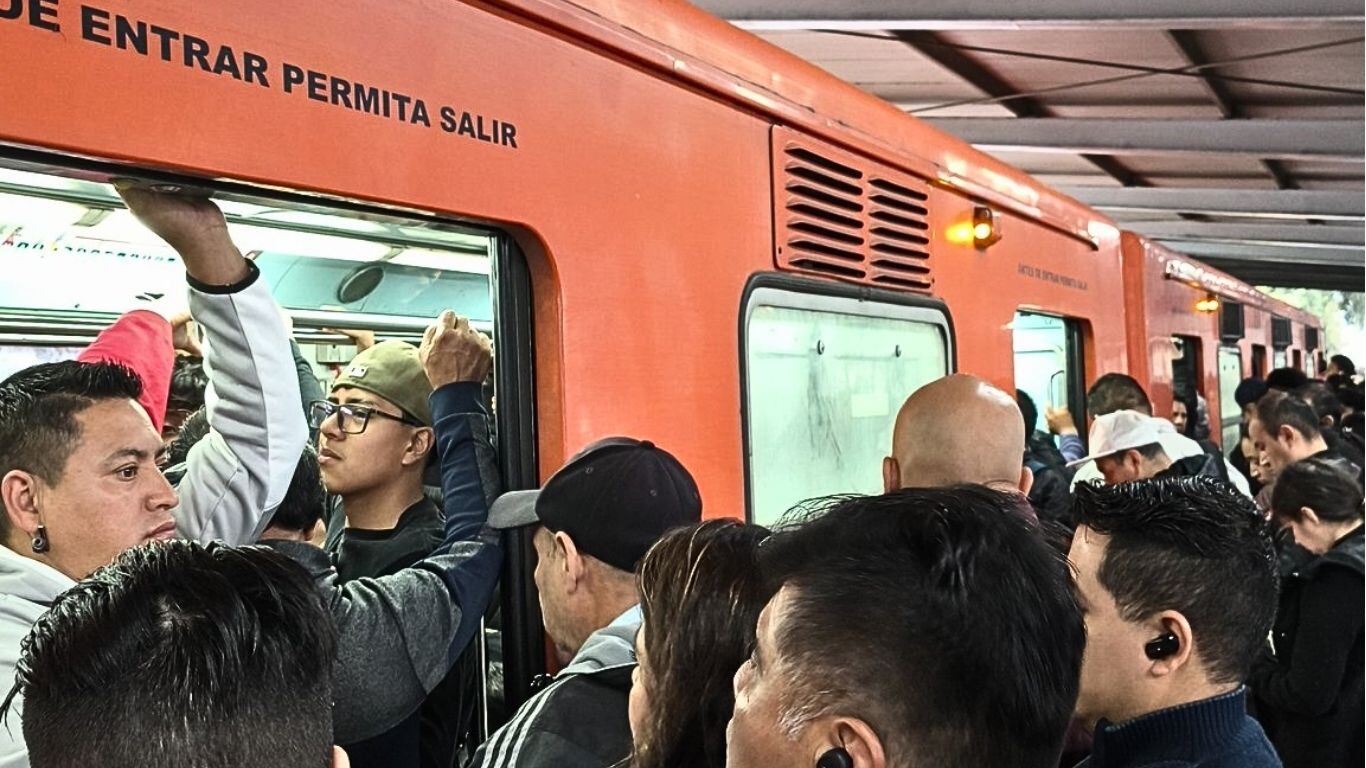 Saturación de usuarios en varias líneas del STC