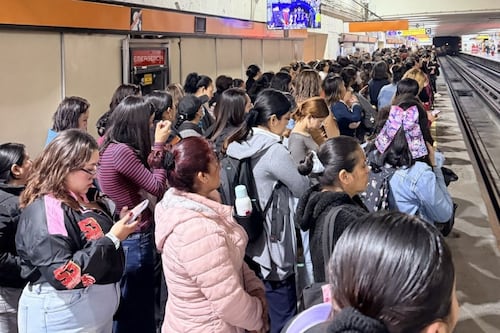 Caos en el Metro CDMX hoy: Línea 7 colapsa por retiro de tren y usuarios reportan retrasos