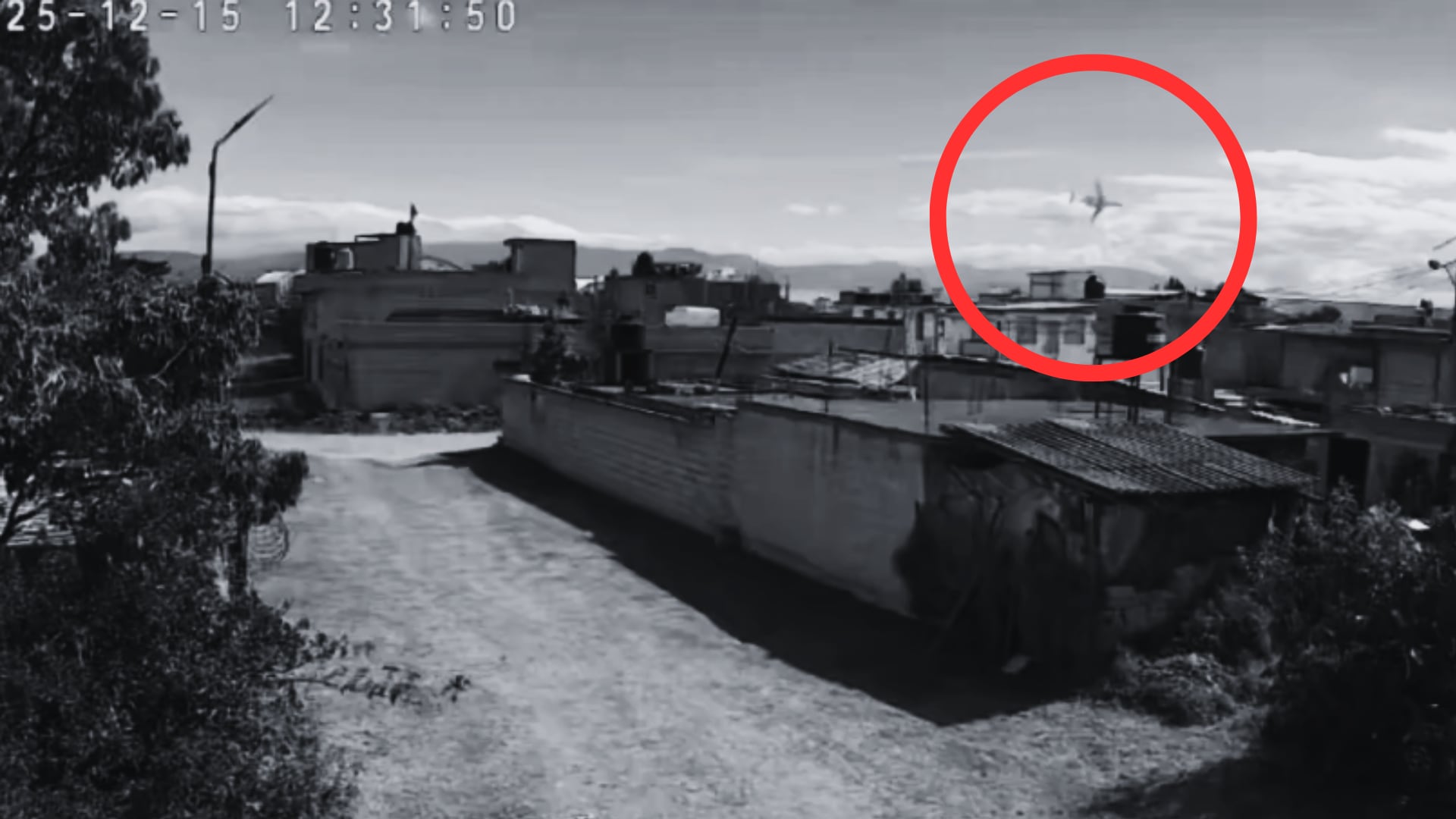 La aeronave se aproximaba al Aeropuerto de Toluca cuando fue captada en video al desplomarse