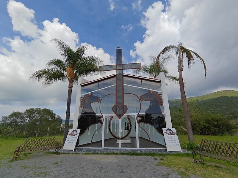 Desde pozas turquesas hasta llegar a Juliantla, la tierra de Joan Sebastian. Además, te decimos dónde comer delicioso y los tours que te harán sentir en una película