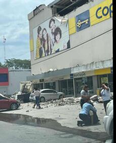La ciudad de Manzanillo sufrió de varios daños estructurales en algunos de sus edificios.