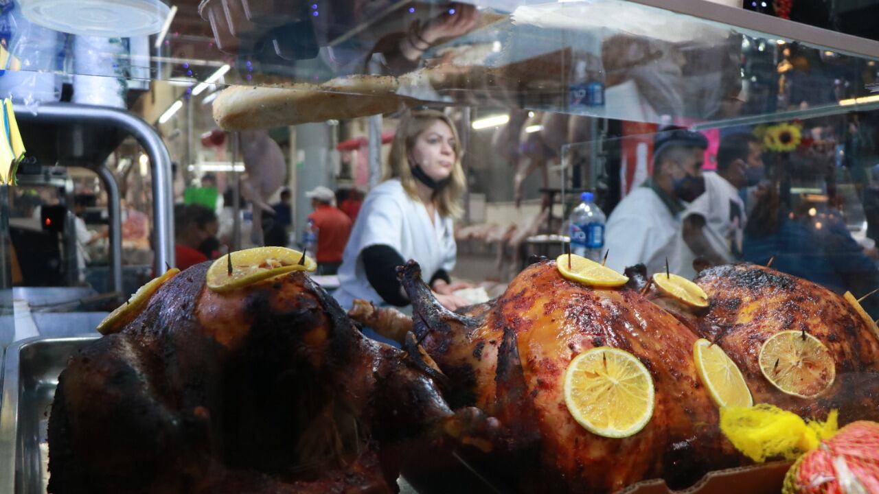Para compensar las pérdidas las familias sustituirán productos tradicionales como el pavo y bacalao, por pollo y atún; o bien, echaran mano de la tarjetas de crédito, pero no renunciarán a las fiestas.