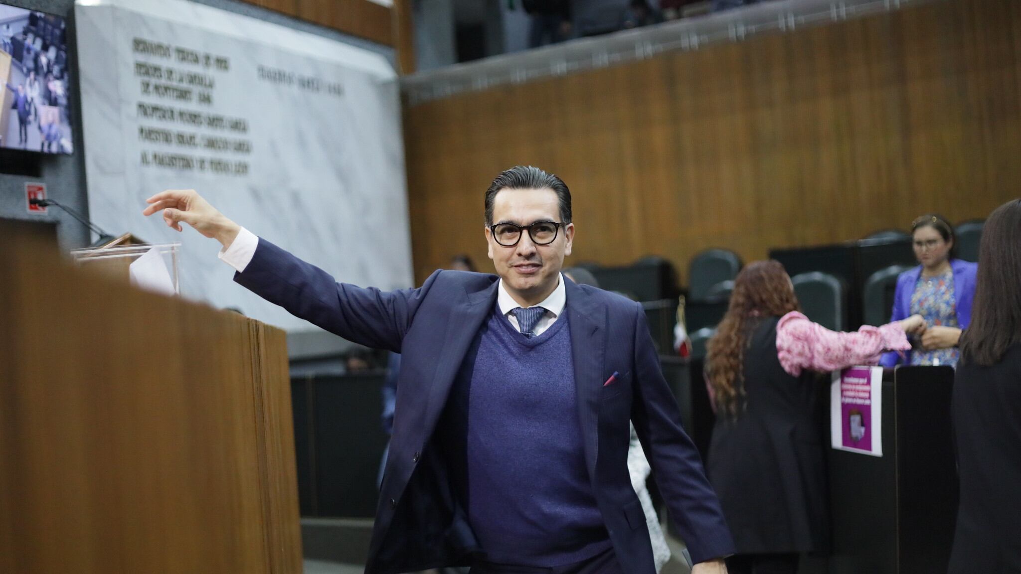 Eduardo Gaona, de MC, señaló que el mejor ejemplo de un político joven es Samuel García.