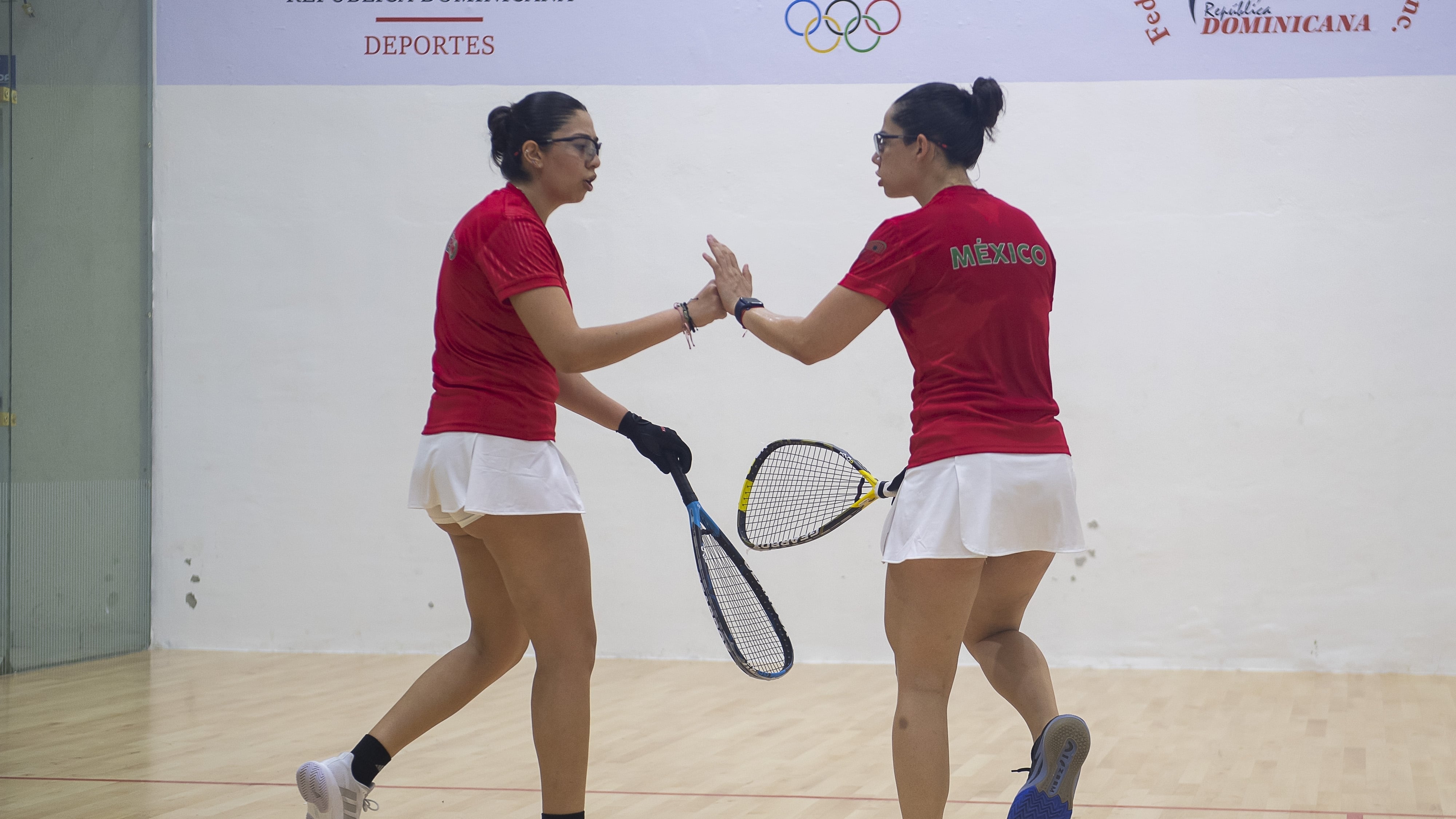 Alejandra Herrera, Monserrat Mejia ganan medalla de oro