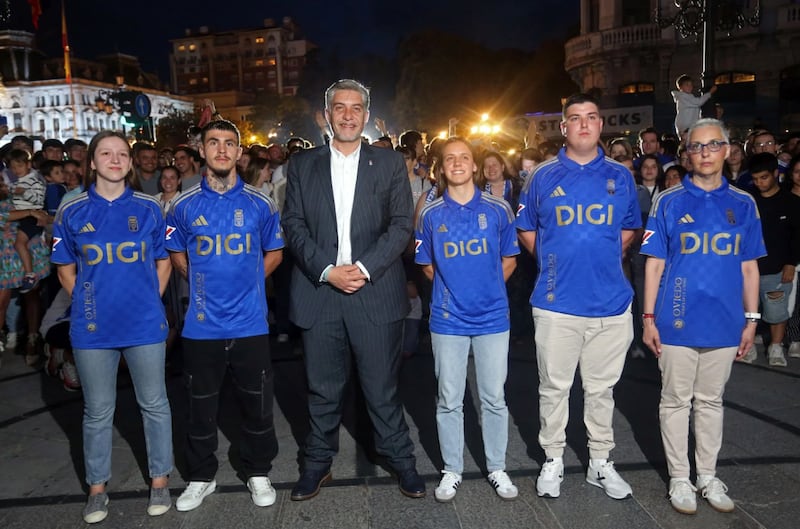 La presencia más destacada fue la del nuevo fichaje azul Brandon Domingues, que viajó diez horas para estar en el acto.