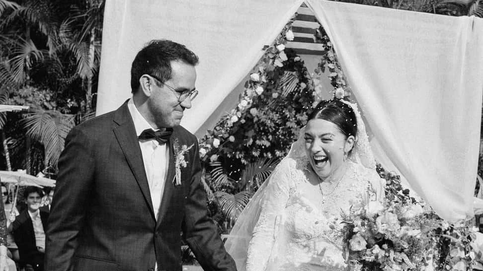 Mon Laferte presume su romántica boda