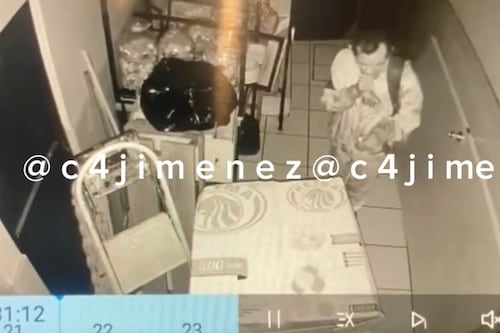 Hombre drogado entra a restaurante de Azcapotzalco y se roba un refri