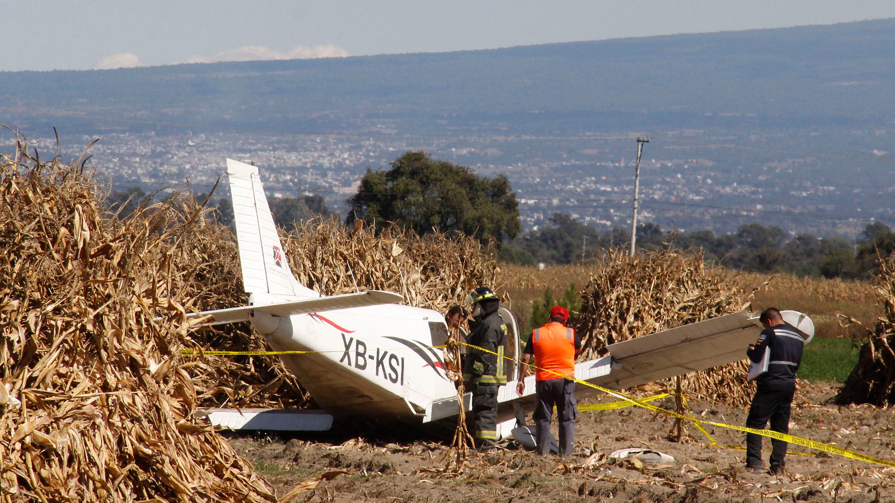 El piloto y el copiloto salen con vida del incidente.
