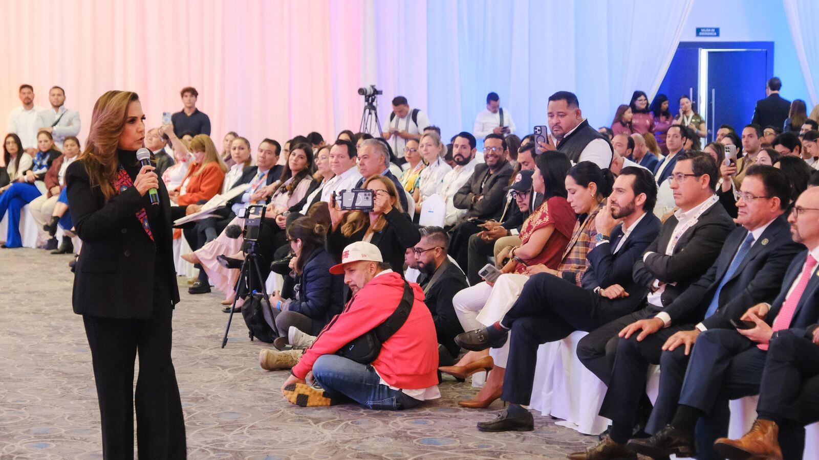 Mara Lezama presenta el modelo de turismo comunitario Maya Ka'an ante líderes del sector en el Tianguis Turístico 2025