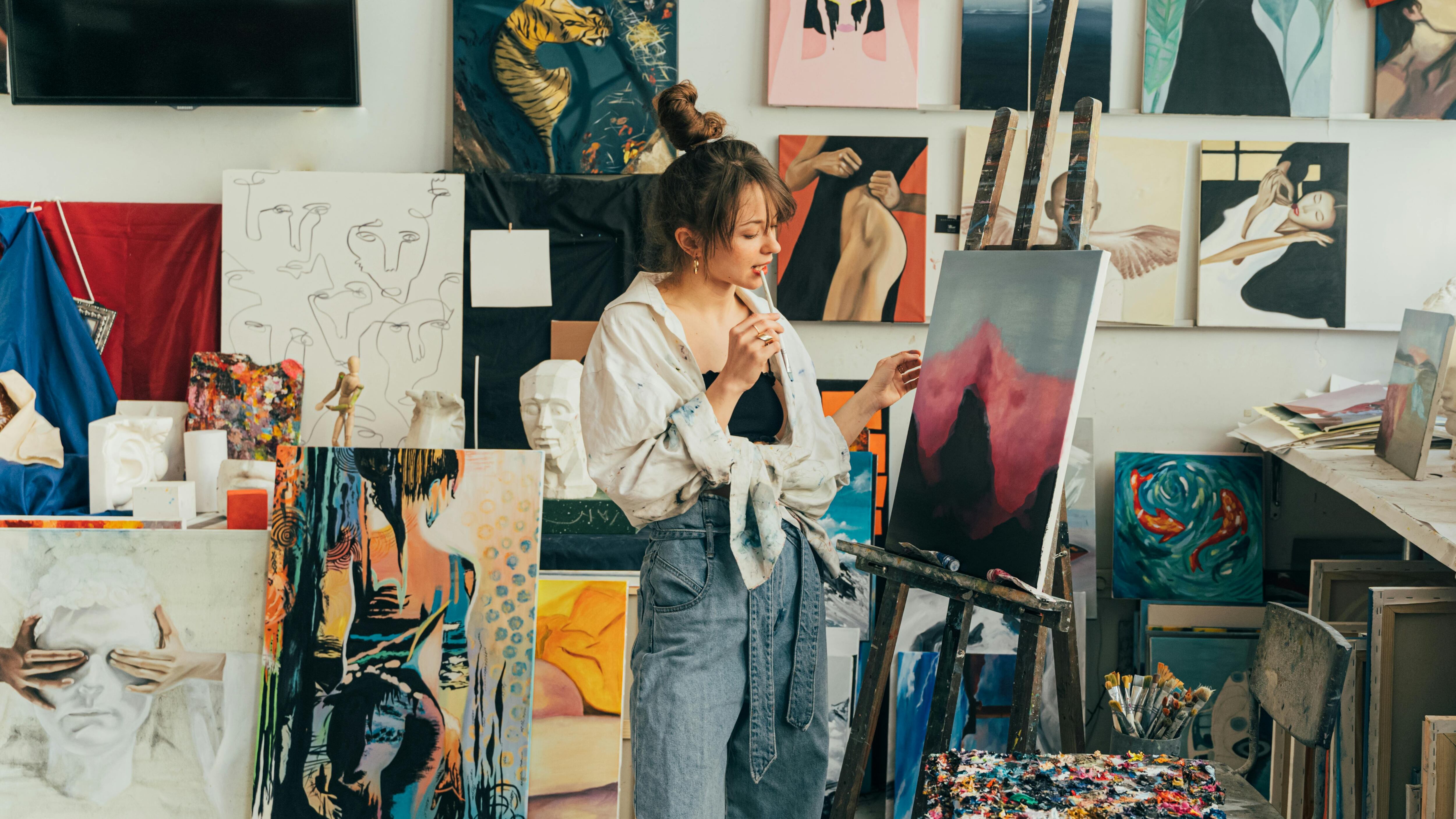 Las creaciones de artistas emergentes se exhibirán en este espacio, amenizado por bandas locales, previo a la llegada de la Semana del Arte