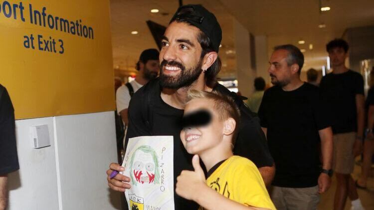 Pizarro ya se encuentra en Grecia I @AEK_France