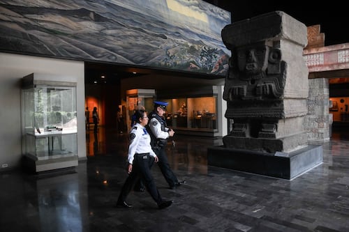 Muere trabajador del INAH tras caer en el Museo Nacional de Antropología