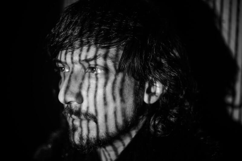 El vocalista de Zoé realiza su gira en solitario para presentar su tercer disco en Latinoamérica.