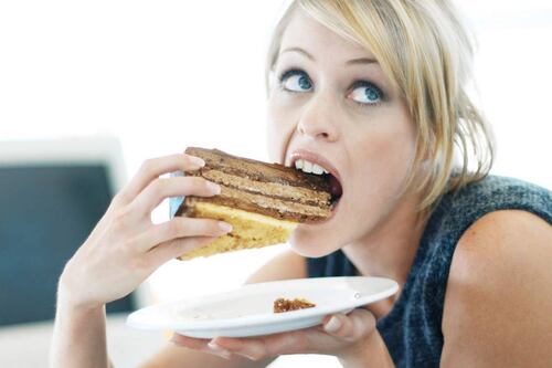 Hambre emocional: cuando la comida se convierte en refugio ante la ansiedad y la depresión