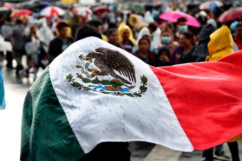 Mexicanos celebran la Independencia de México en el Zócalo capitalino