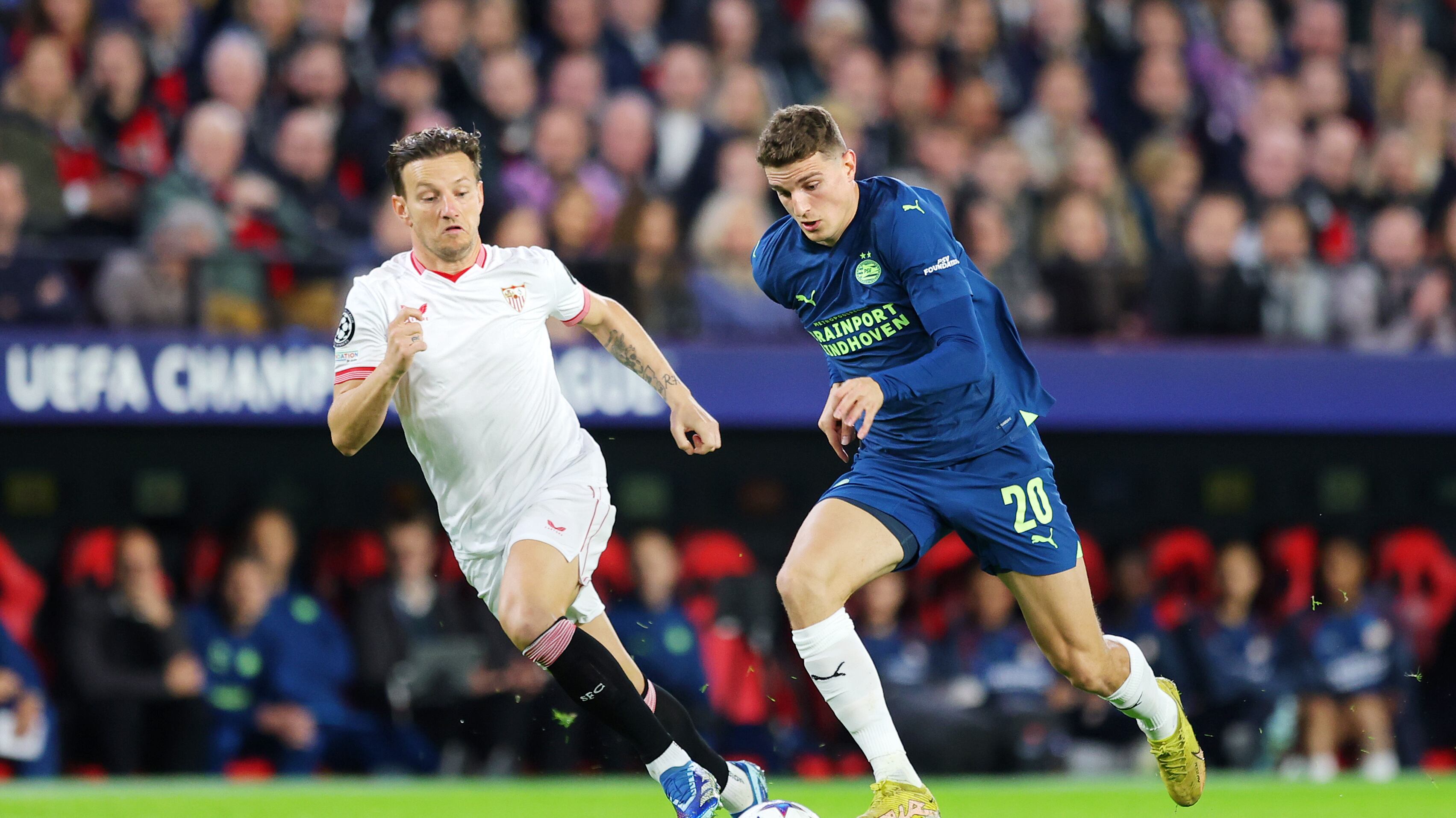 Sevilla FC v PSV Eindhoven