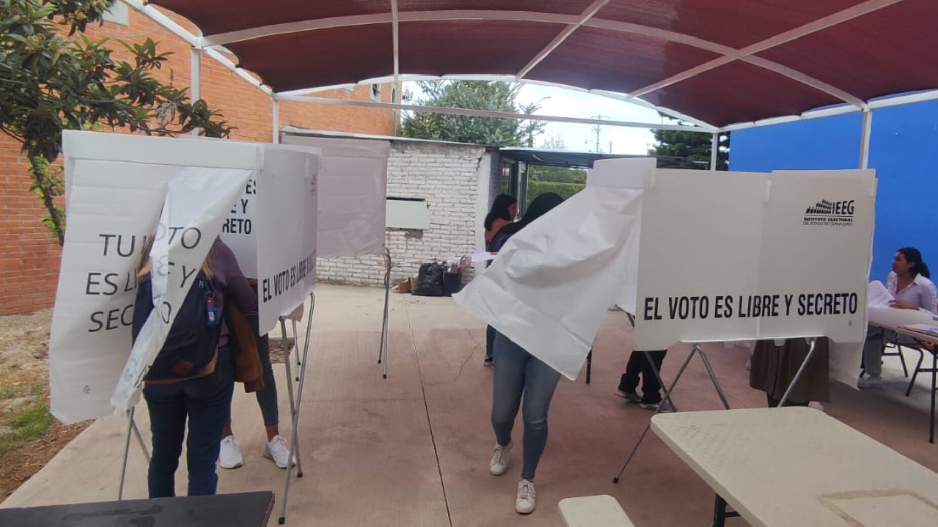 De manera oficial se registraron las tres candidatas.