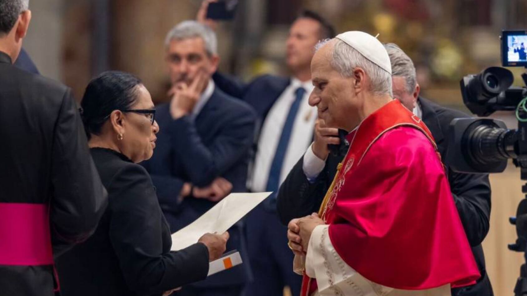 Rosa Icela Rodríguez en el Vaticano