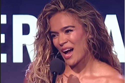 “Mi vida tiene significado gracias a mi música”: Karol G emociona en los AMAs