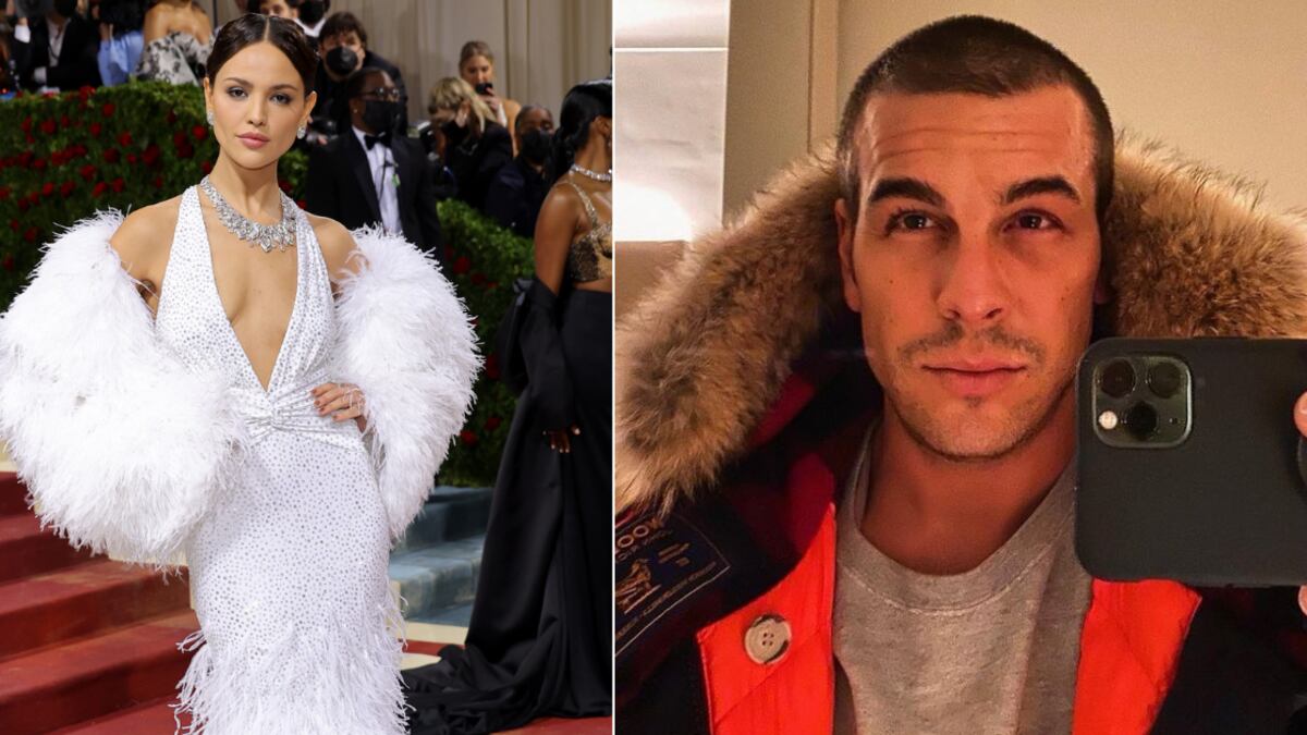 Con sensuales fotografías, Mario Casas y Eiza González presumieron su romance.