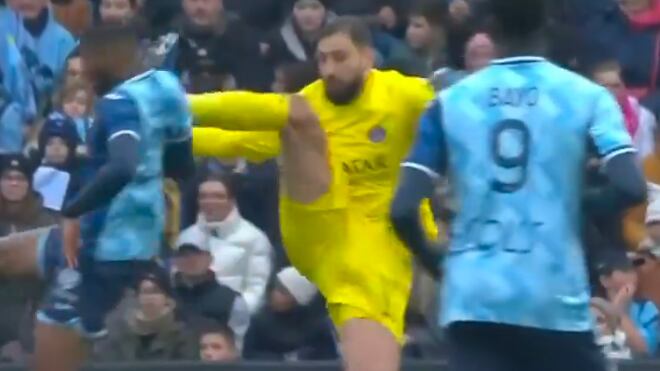 Donarumma se fue expulsado a los 9 minutos de juego.