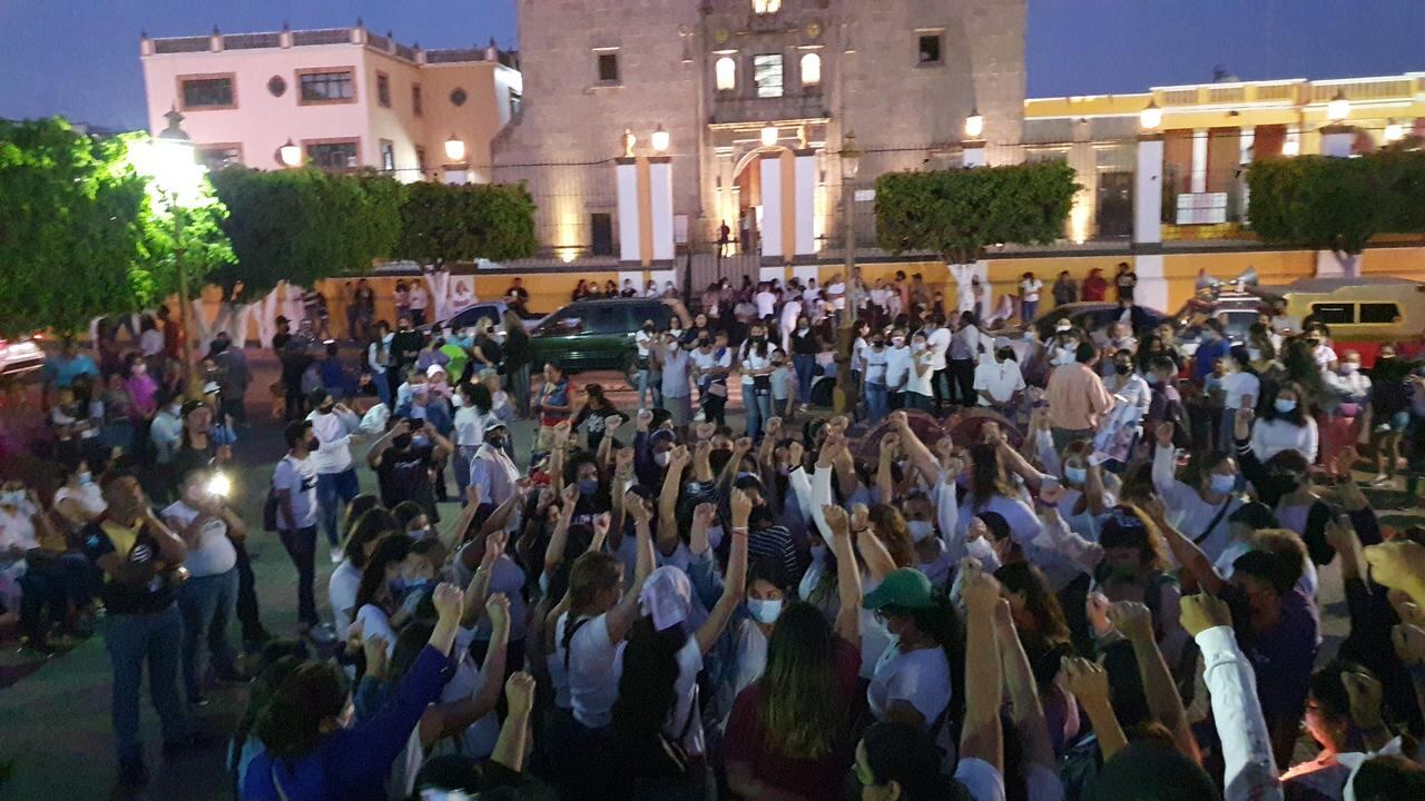 La protesta por el feminicidio se realizó en la plaza de armas del municipio de Magdalena.