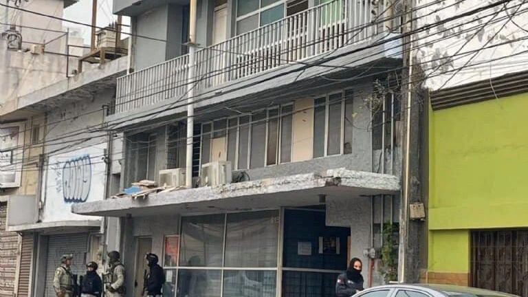 El edificio es habitado desde hace unos tres años.