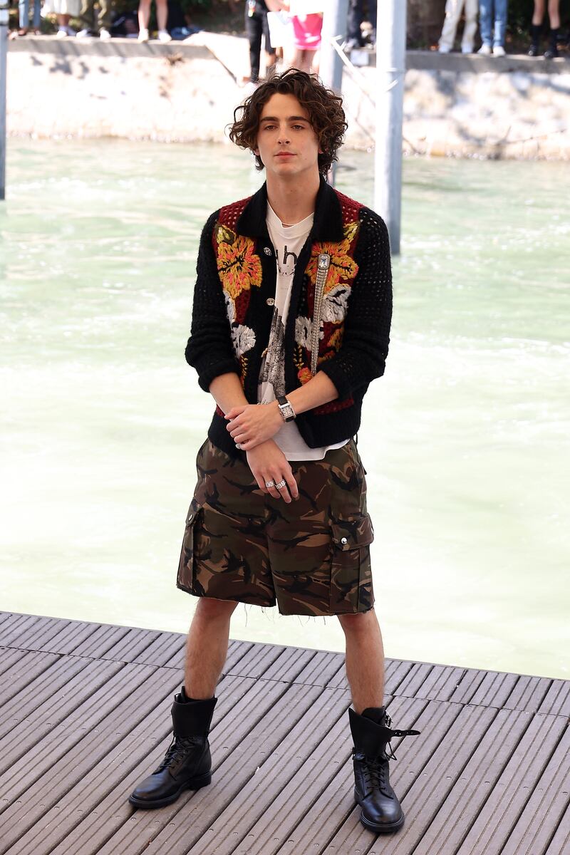 El actor estadounidense  marca la moda con sus looks atrevidos y sexys.