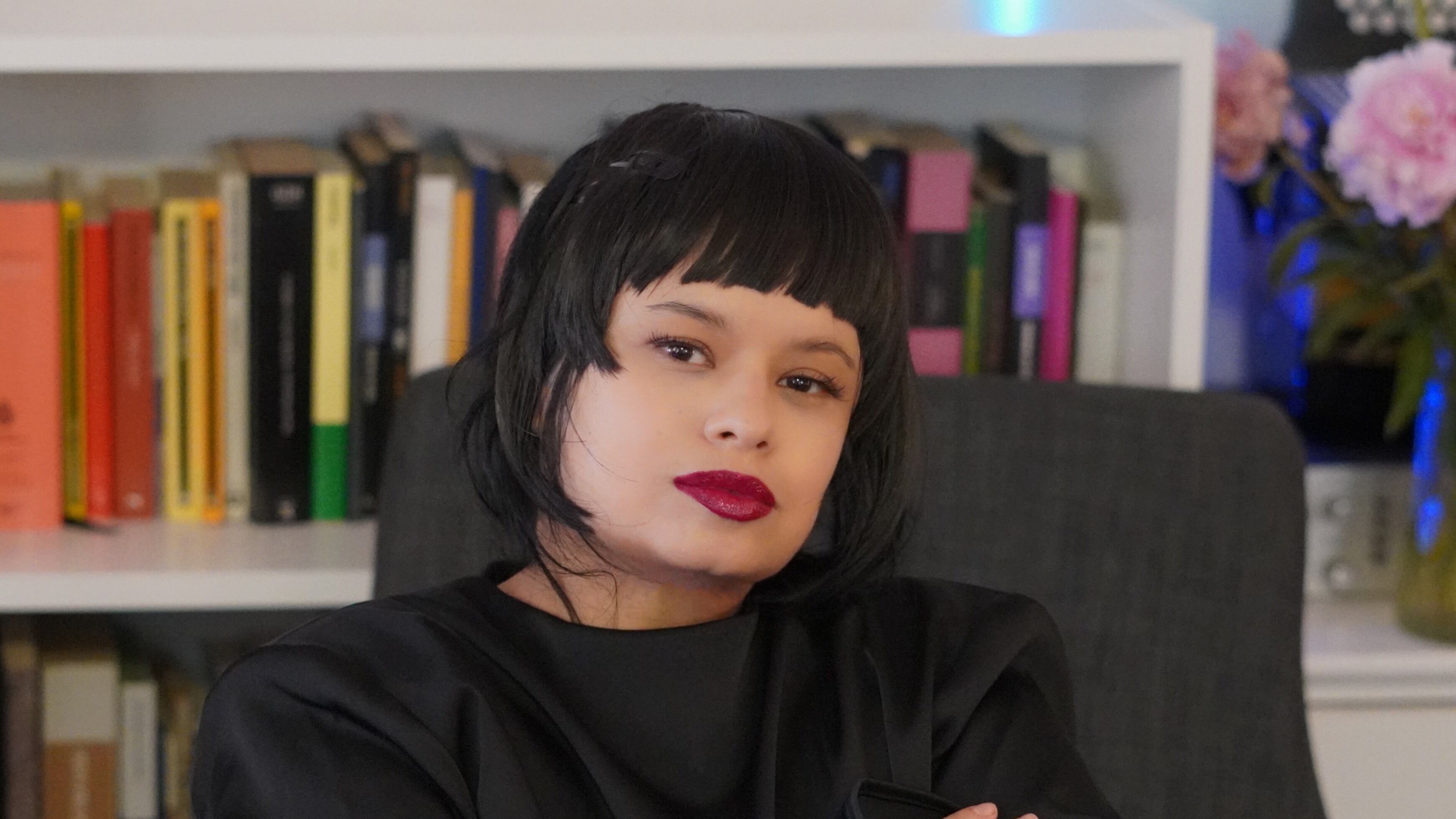 La cantante y compositora Amandititita lanza su audiolibro, “El propósito de la oscuridad”, donde narra los desafíos personales y profesionales que han marcado su vida. Esta obra no solo es una autobiografía, sino una guía introspectiva que invita a la reflexión y a la búsqueda espiritual