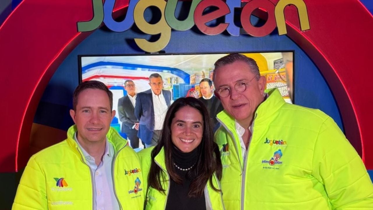 El periodista dio inicio a la campaña de recolección de juguetes de TV Azteca.