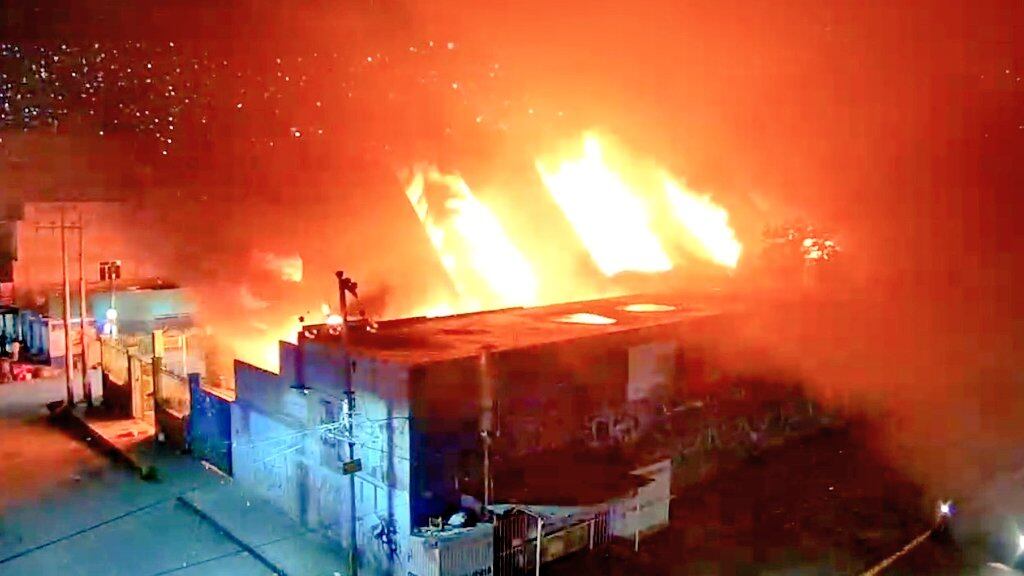 El incendio fue controlado por los bomberos. (Especial)