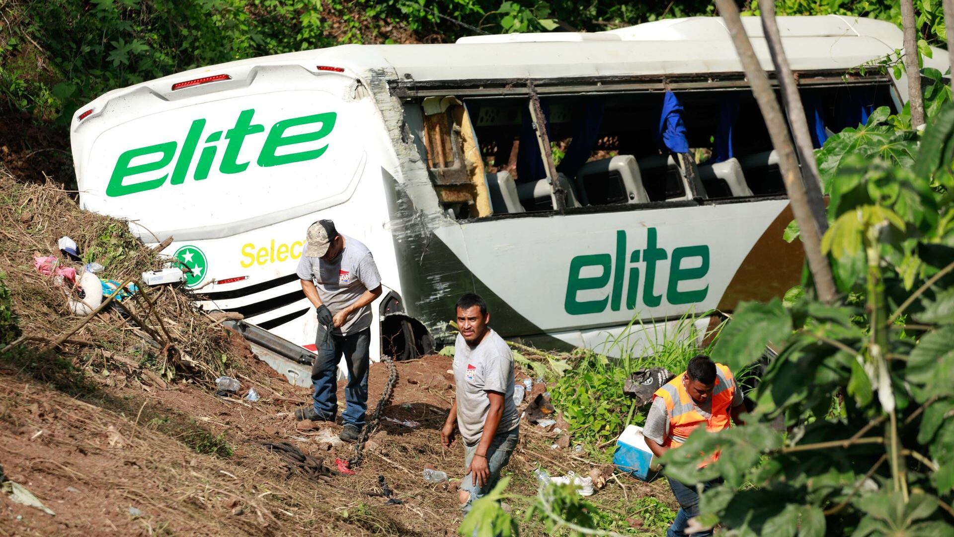 Exceso de velocidad, principal sospecha en accidente de autobús en Nayarit