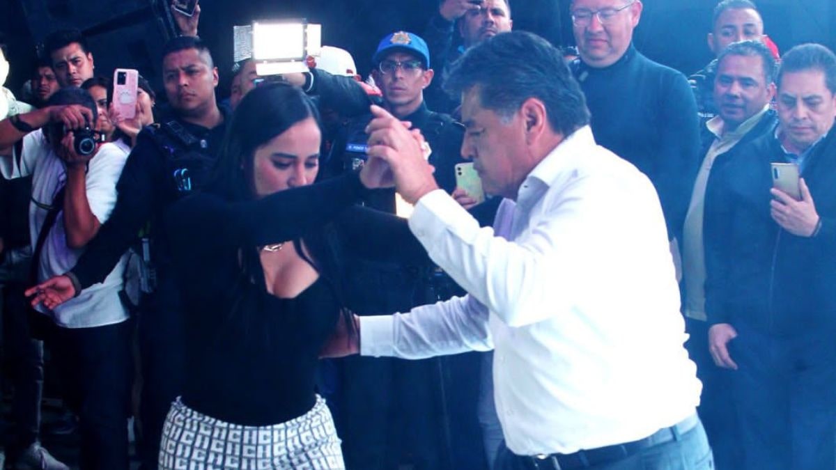 Sandra Cuevas ‘saca brillo a la pista’ en “Guerra de Sonideros”