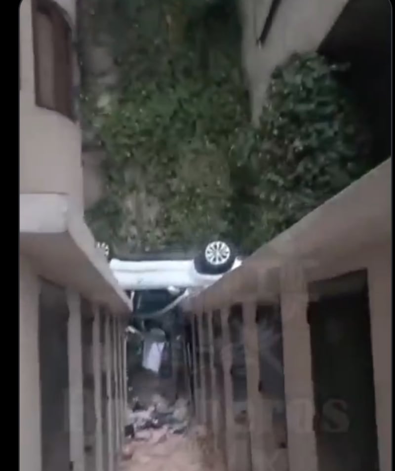 Vehículo cae 10 metros