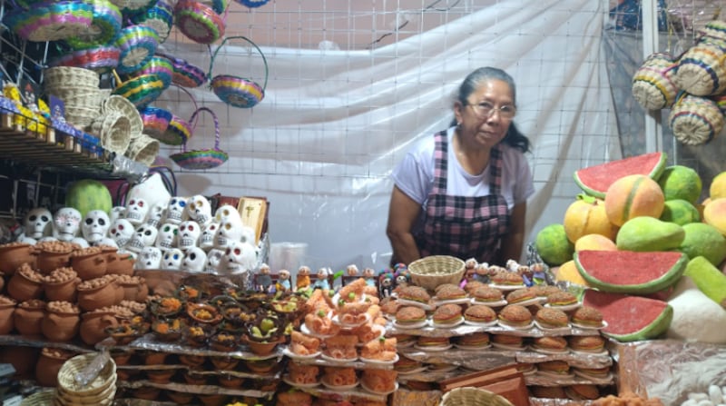 Artesana de la Feria del Alfeñique.