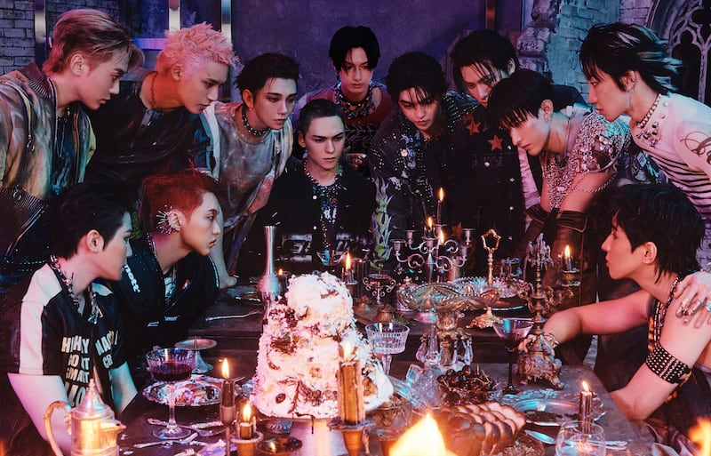 La banda de k-pop celebró con fans