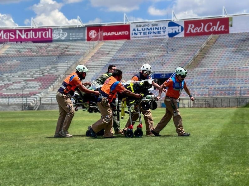 El traslado se llevó a cabo con éxito con maniobras de aterrizaje complejas.
