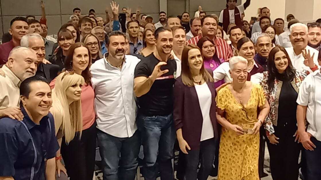 Al hacer la presentación de los logros de la 4T en Seguridad, Clara Luz Flores, estuvo arropada por integrantes de Morena.