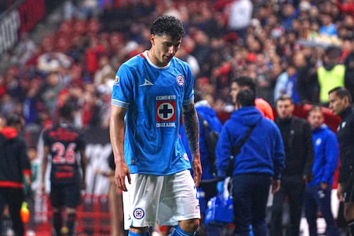 “Lárgate, eres un pende...”: Afición de Cruz Azul estalla contra Jorge Sánchez