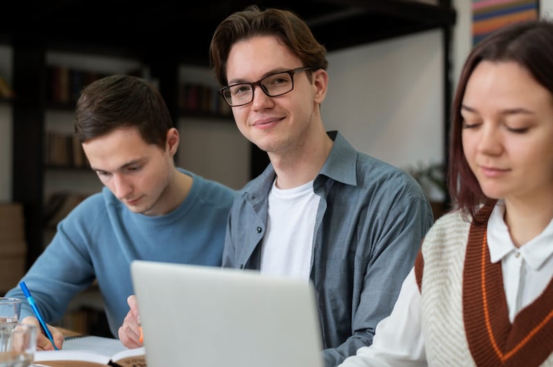 CENEVAL y un gigante de la tecnología unen fuerzas para certificar las habilidades tecnológicas del talento joven