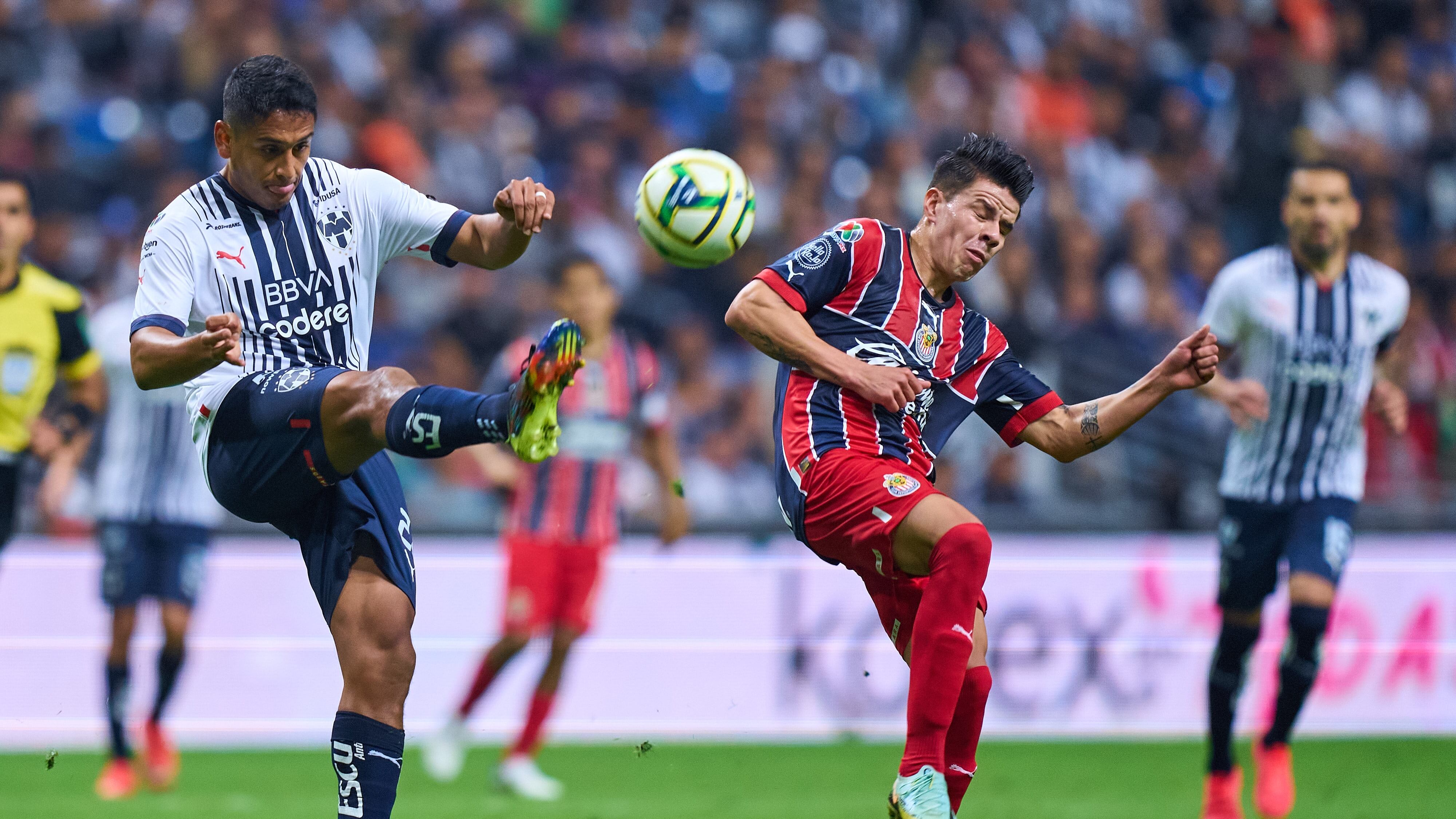 Rayados y Chivas se enfrentan en el BBVA