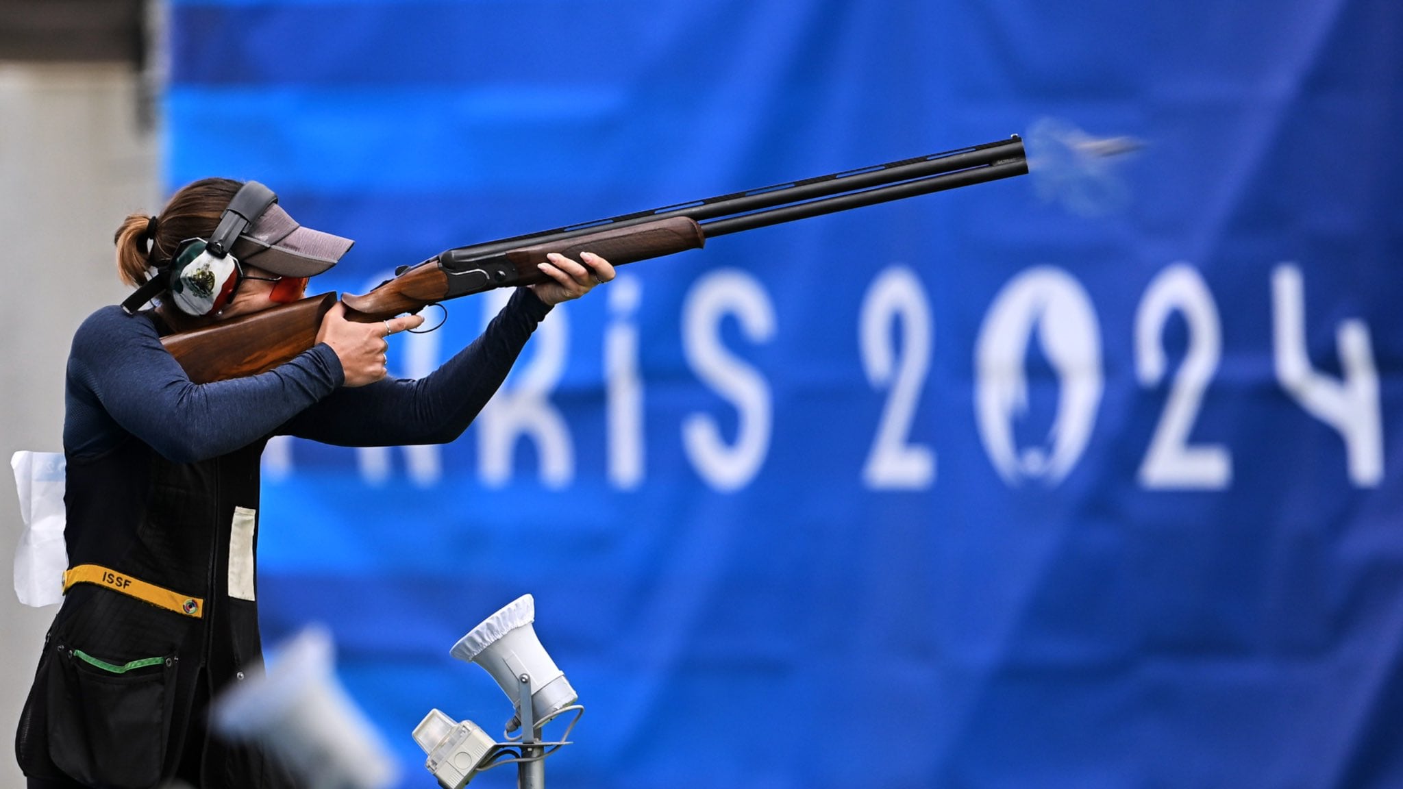 Gabriela Rodríguez se queda a un lugar de clasificar a la final de tiro skeet. Imagen: @COM_Mexico.