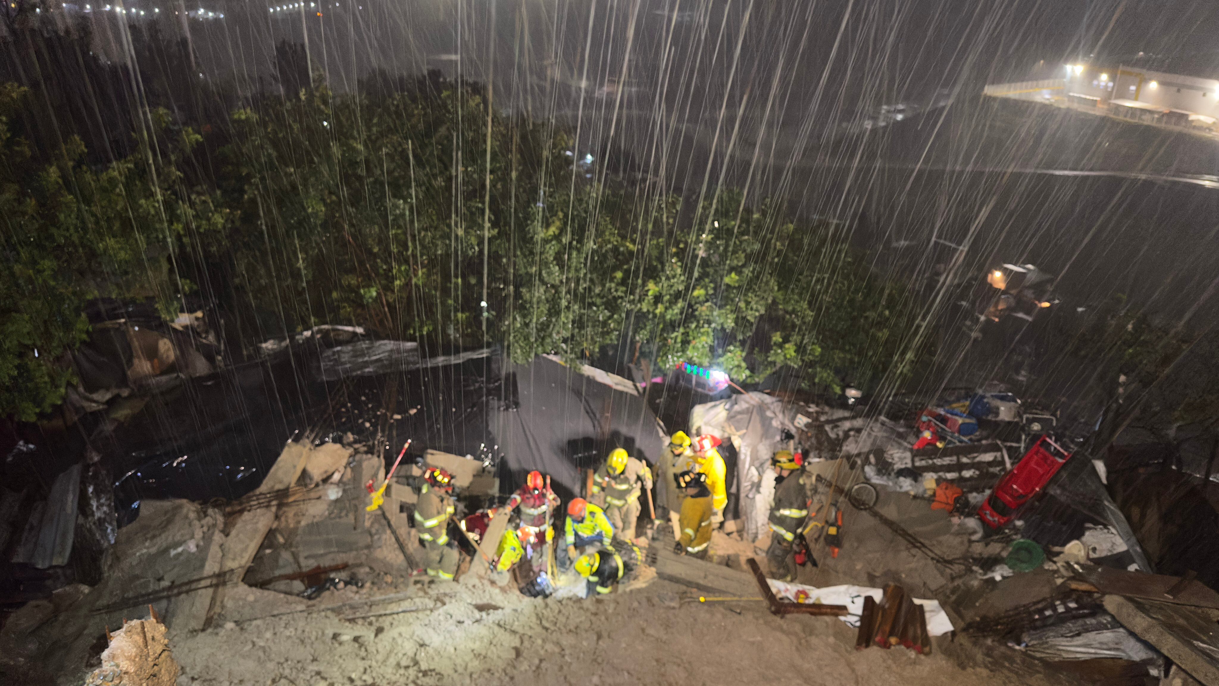 Tijuana, lluvias inundaciones y deslaves deja a dos menores muertas