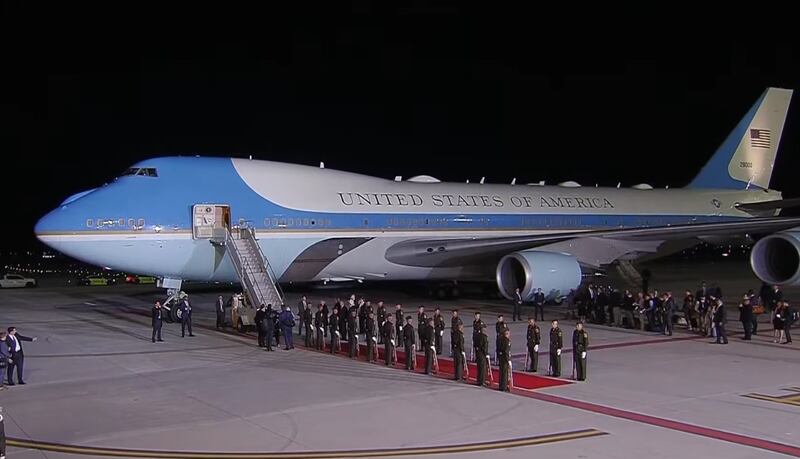 Biden y AMLO se encuentran en el Aeropuerto Felipe Ángeles