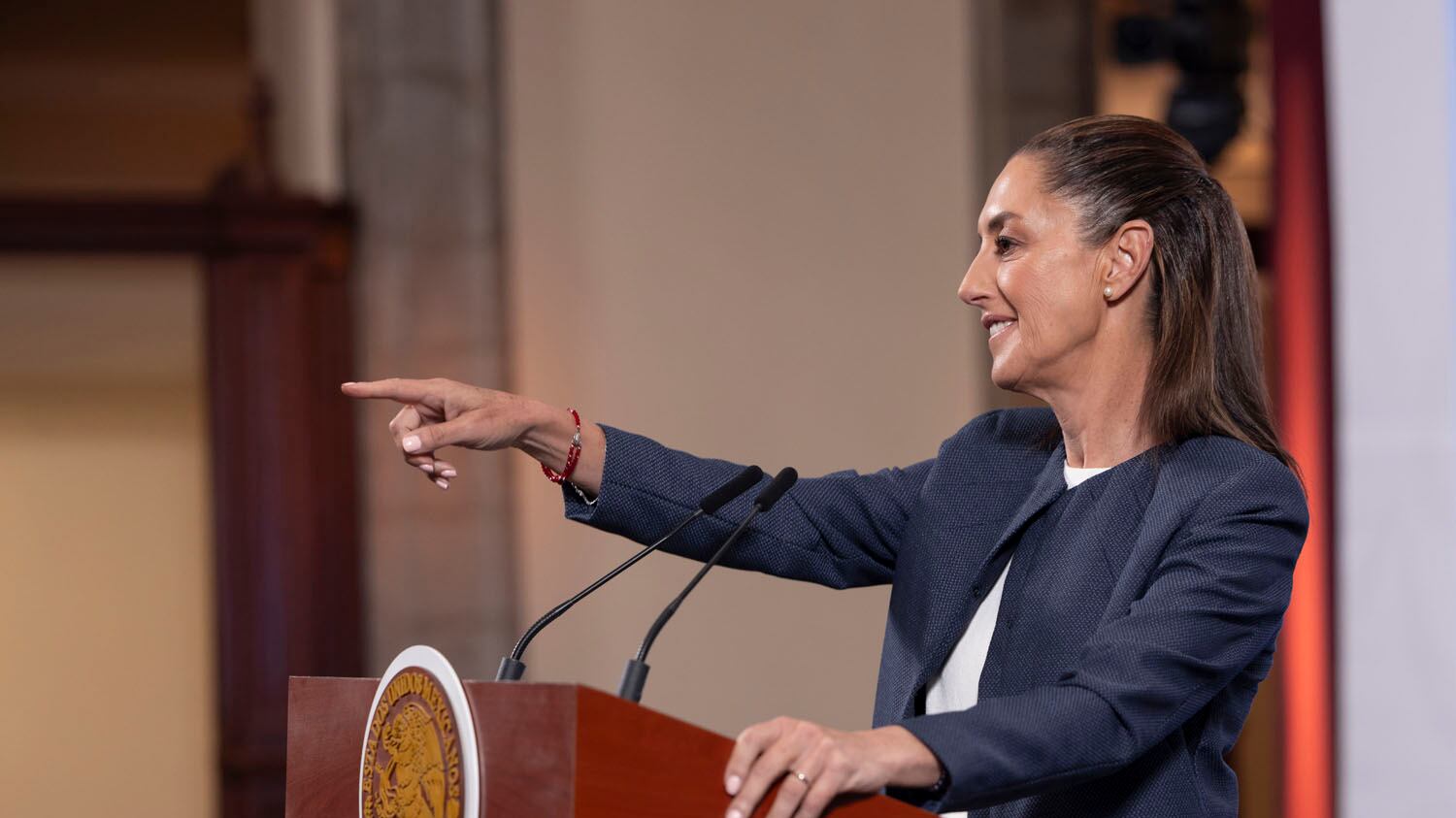 #PolíticaConfidencial Sheinbaum se mantiene lejana de Ecuador