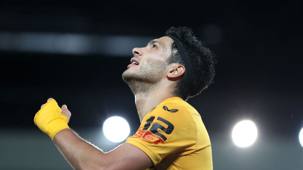 Raúl Jiménez tendría una nueva oportunidad fuera del Wolverhampton