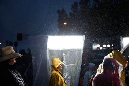 Por primera vez en dos décadas la lluvia fue protagonista en el Desfile de las Rosas de Pasadena
