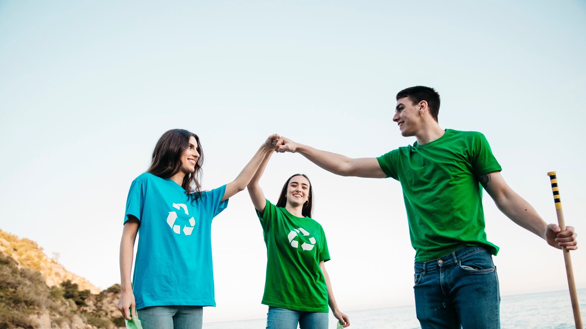 Descubre cómo puedes contribuir al cuidado del medio ambiente desde tu hogar, oficina o comunidad en 2025 con prácticas sencillas y efectivas