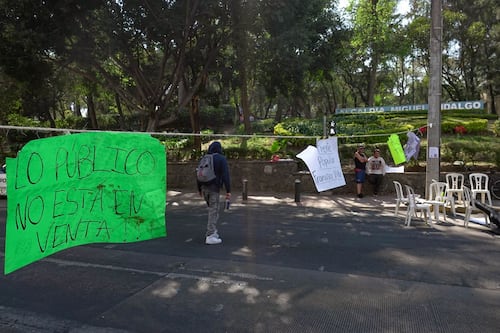 Bloqueo en Parque Lira cumple más de 24 horas por presunta privatización